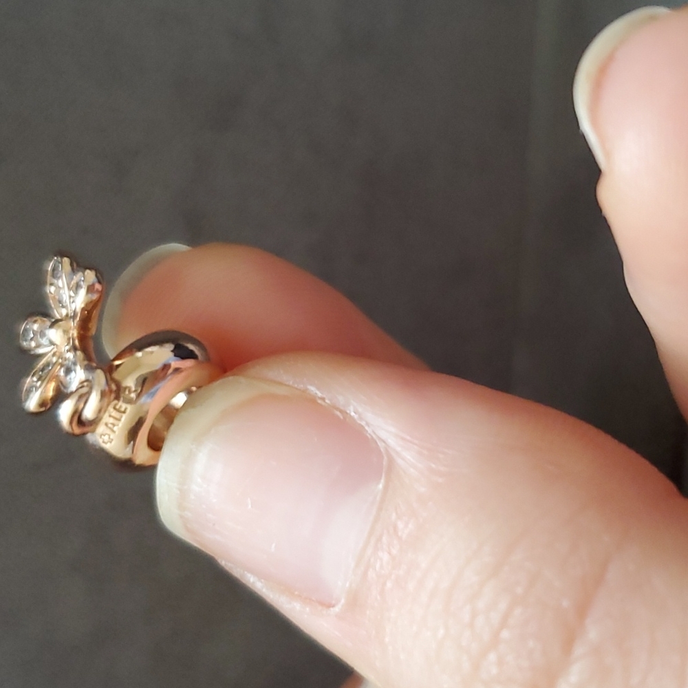 Pandora Dazzling Daisy dangle charm - Picture 6 of 6